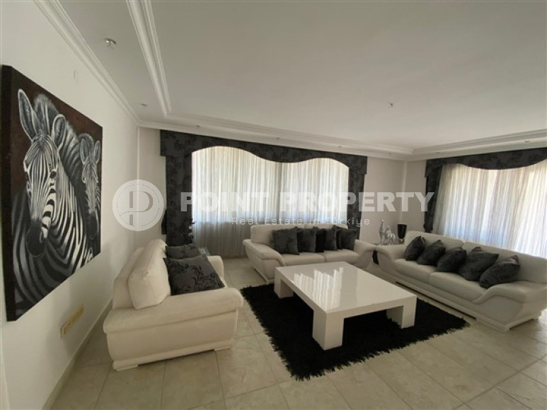 Large five bedroom duplex penthouse, 360m², in a luxury complex in Oba, Alanya-id-1524-photo-4