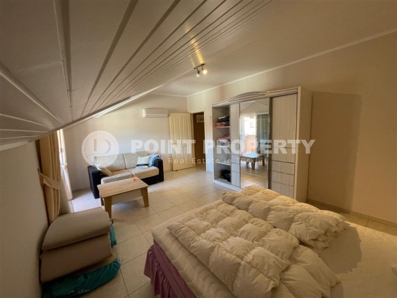 Большая двухуровневая квартира на 4-м этаже с мансардой, в 1200 метрах от моря, в центре района Оба-id-6689-фото-8