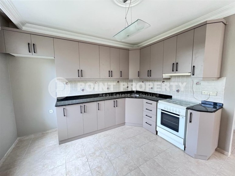 Spacious 3+1 apartment with a total area of 150 m2, on the 2nd floor in a building built in 2003, in the center of Alanya-id-6691-photo-4