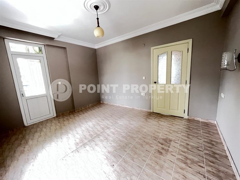 Spacious 3+1 apartment with a total area of 150 m2, on the 2nd floor in a building built in 2003, in the center of Alanya-id-6691-photo-5