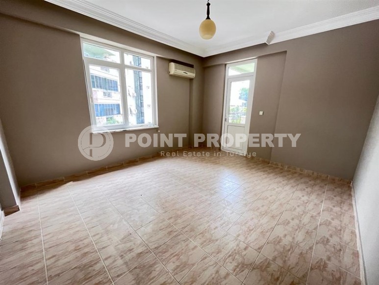 Spacious 3+1 apartment with a total area of 150 m2, on the 2nd floor in a building built in 2003, in the center of Alanya-id-6691-photo-6