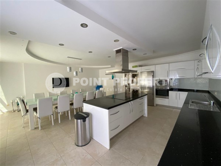 Large five bedroom duplex penthouse, 360m², in a luxury complex in Oba, Alanya-id-1524-photo-12