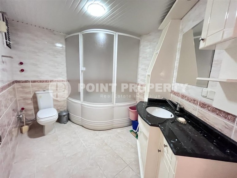 Spacious 3+1 apartment with a total area of 150 m2, on the 2nd floor in a building built in 2003, in the center of Alanya-id-6691-photo-7