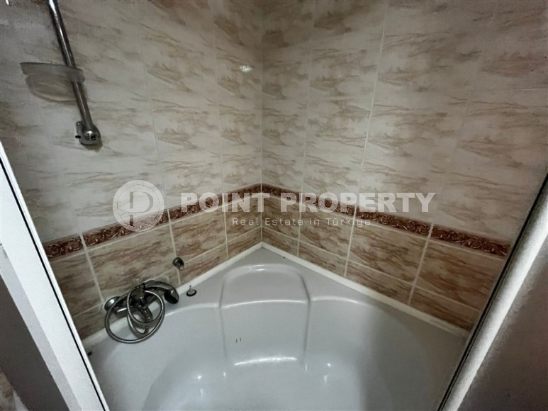 Spacious 3+1 apartment with a total area of 150 m2, on the 2nd floor in a building built in 2003, in the center of Alanya-id-6691-photo-8