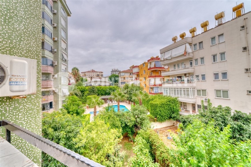 Spacious 3+1 apartment with a total area of 150 m2, on the 2nd floor in a building built in 2003, in the center of Alanya-id-6691-photo-12