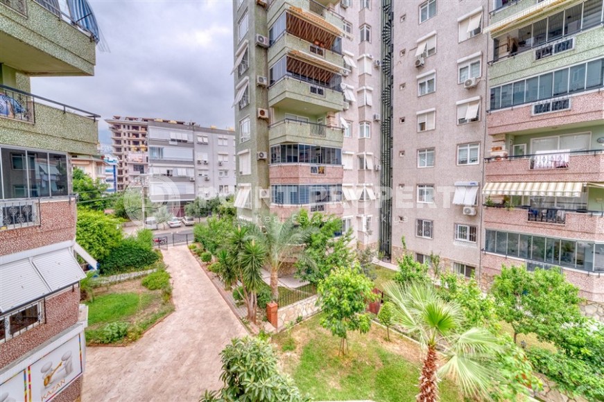 Spacious 3+1 apartment with a total area of 150 m2, on the 2nd floor in a building built in 2003, in the center of Alanya-id-6691-photo-13