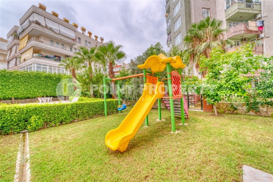 Spacious 3+1 apartment with a total area of 150 m2, on the 2nd floor in a building built in 2003, in the center of Alanya-id-6691-photo-17