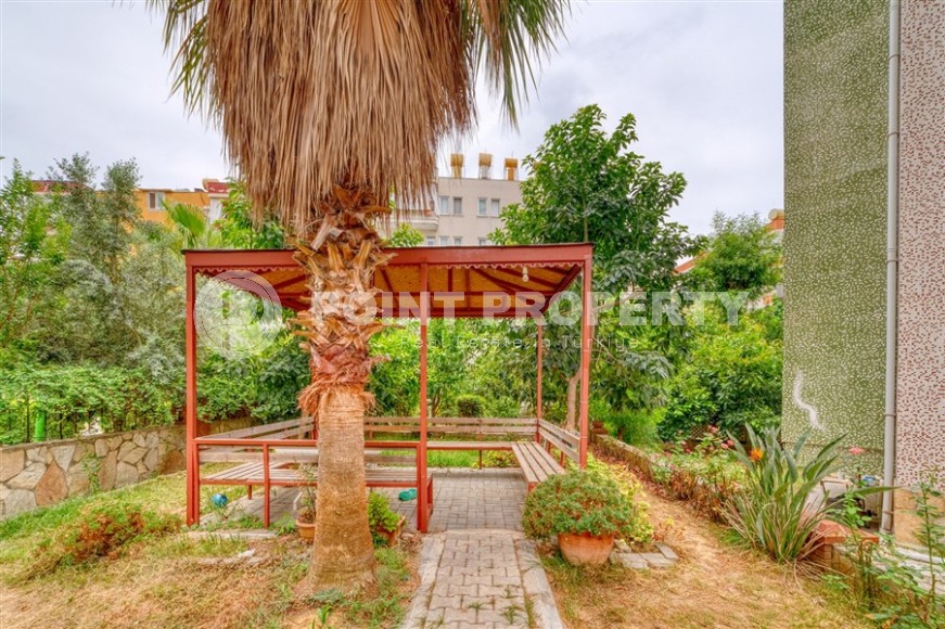 Spacious 3+1 apartment with a total area of 150 m2, on the 2nd floor in a building built in 2003, in the center of Alanya-id-6691-photo-18