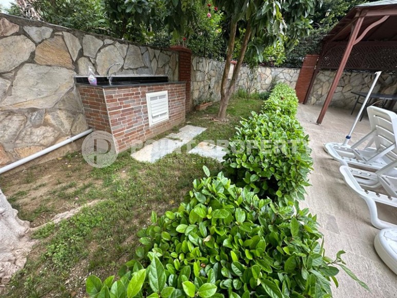 Spacious 3+1 apartment with a total area of 150 m2, on the 2nd floor in a building built in 2003, in the center of Alanya-id-6691-photo-19