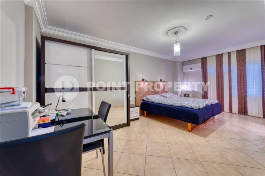 Bright, comfortable apartment with furniture and household appliances, 150 meters from the beach and the promenade-id-6692-photo-4