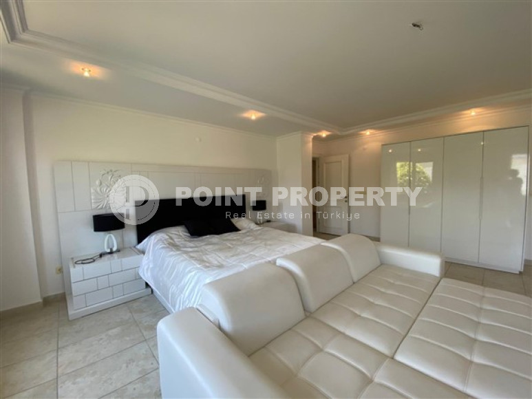 Large five bedroom duplex penthouse, 360m², in a luxury complex in Oba, Alanya-id-1524-photo-14