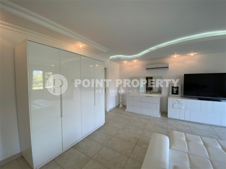 Large five bedroom duplex penthouse, 360m², in a luxury complex in Oba, Alanya-id-1524-photo-15