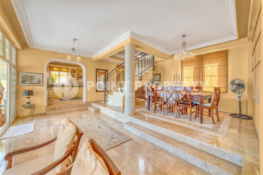 Панорамная двухэтажная вилла с роскошным видом на море, в зеленом, экологически чистом районе Аланьи - Каргыджак-id-6700-фото-2