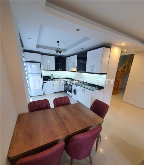 Комфортабельная двухуровневая квартира 2+1, с просторной террасой в саду, в 400 метрах от моря, в центре живописного, ухоженного района Аланьи - Кестель-id-6706-фото-4