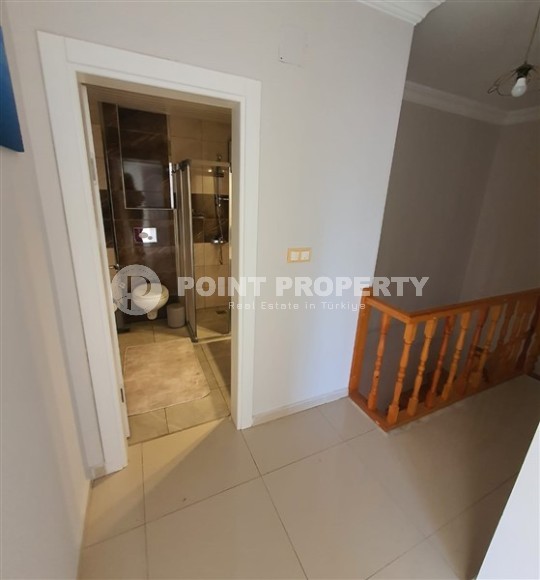 Комфортабельная двухуровневая квартира 2+1, с просторной террасой в саду, в 400 метрах от моря, в центре живописного, ухоженного района Аланьи - Кестель-id-6706-фото-10