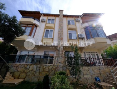 3-этажная вилла-близнец в 450 метрах от моря, в престижном, живописном районе Аланьи - Кестель-id-6709-фото-1