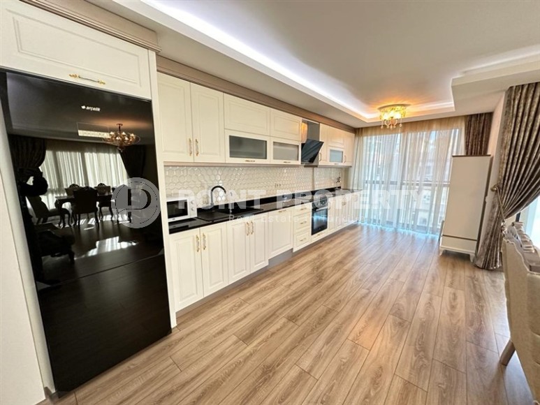 Большая двухуровневая квартира 3+1, общей площадью 230 м2, на 5-м этаже с мансардой, в центре района Махмутлар-id-6710-фото-3