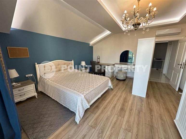 Большая двухуровневая квартира 3+1, общей площадью 230 м2, на 5-м этаже с мансардой, в центре района Махмутлар-id-6710-фото-8