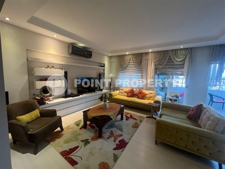Affordable apartment with an excellent location 250 meters from the sea, in the center of Alanya-id-6725-photo-2