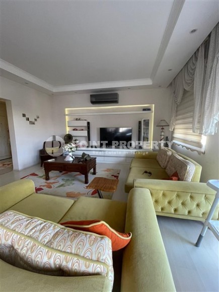 Affordable apartment with an excellent location 250 meters from the sea, in the center of Alanya-id-6725-photo-4