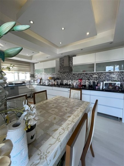 Affordable apartment with an excellent location 250 meters from the sea, in the center of Alanya-id-6725-photo-6