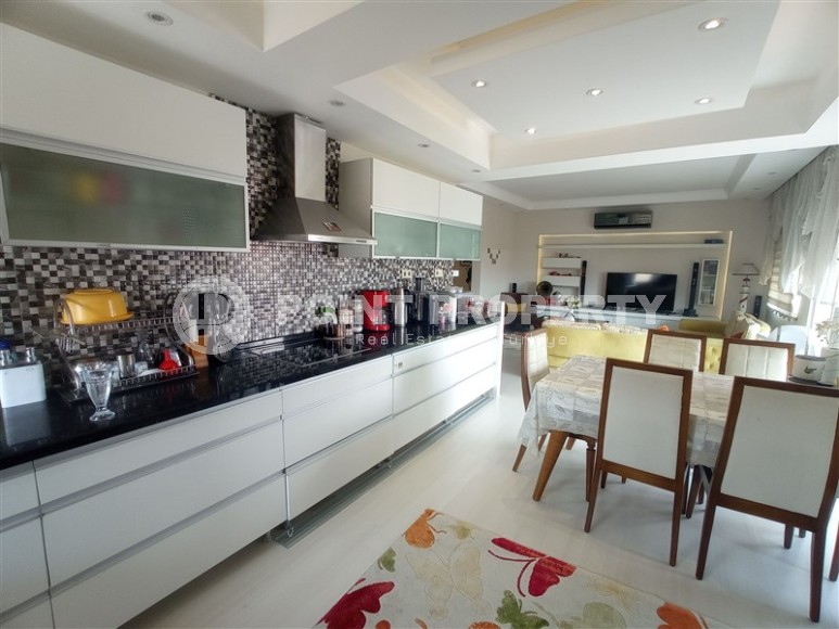 Affordable apartment with an excellent location 250 meters from the sea, in the center of Alanya-id-6725-photo-7