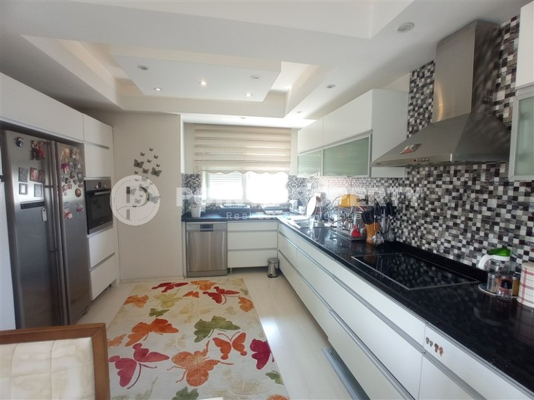 Affordable apartment with an excellent location 250 meters from the sea, in the center of Alanya-id-6725-photo-8