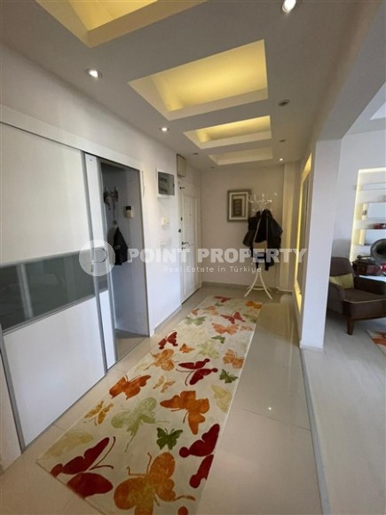 Affordable apartment with an excellent location 250 meters from the sea, in the center of Alanya-id-6725-photo-13