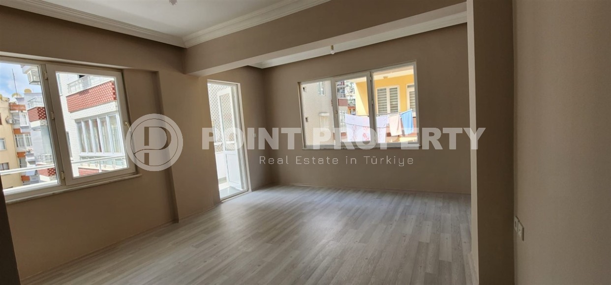 Квартира с чистовой отделкой на 2-м этаже в доме 2003 года постройки, в центре Аланьи-id-6726-фото-3