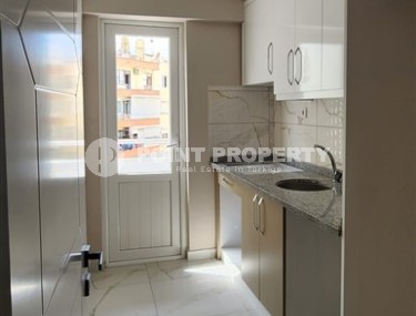 Квартира с чистовой отделкой на 2-м этаже в доме 2003 года постройки, в центре Аланьи-id-6726-фото-4