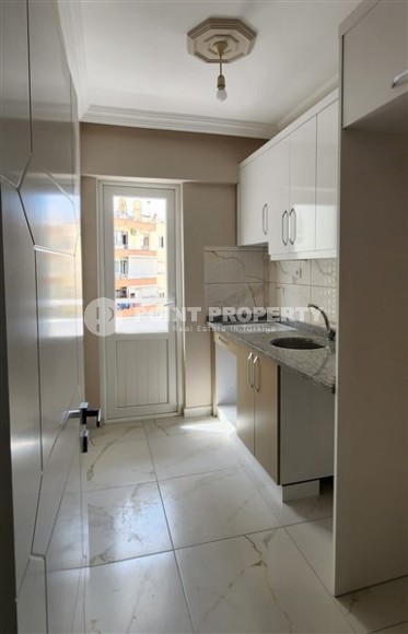 Квартира с чистовой отделкой на 2-м этаже в доме 2003 года постройки, в центре Аланьи-id-6726-фото-4