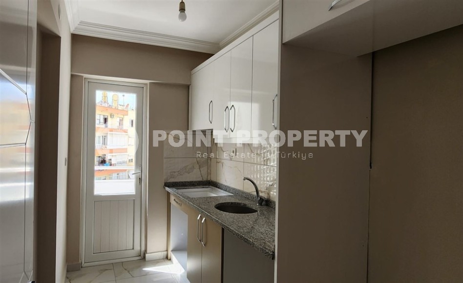 Квартира с чистовой отделкой на 2-м этаже в доме 2003 года постройки, в центре Аланьи-id-6726-фото-5