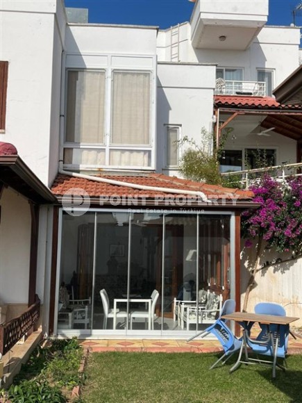 Двухэтажная вилла с просторным садом, в 150 метрах от моря, в живописном районе Аланьи - Демирташ-id-6746-фото-1