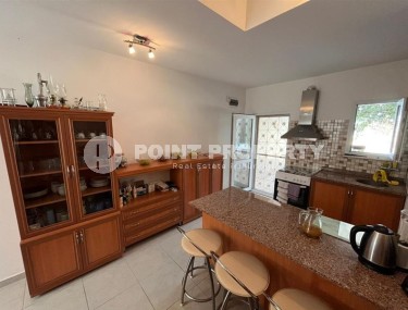 Двухэтажная вилла с просторным садом, в 150 метрах от моря, в живописном районе Аланьи - Демирташ-id-6746-фото-5