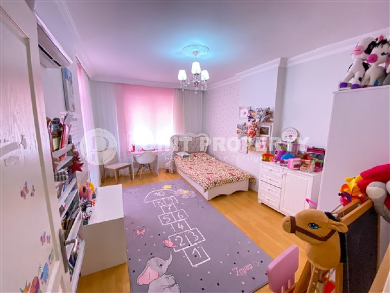 View furnished three-room apartment, 110m², in the center of Alanya-id-1528-photo-11