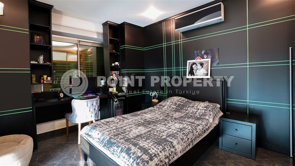 Luxurious two-level apartment with designer renovation, 250 meters from the sea, in the center of Oba district-id-6755-photo-4