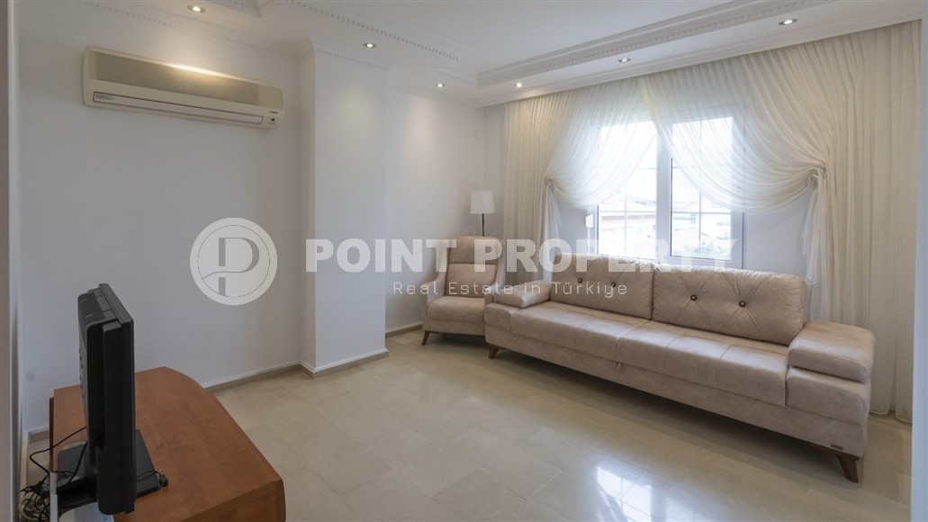 Готовая к проживанию двухуровневая квартира на 5-м этаже с мансардой, в 600 метрах от моря, в центре района Оба-id-6760-фото-3