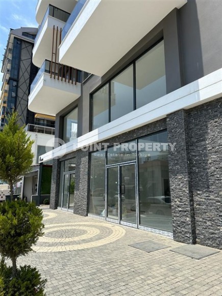 Commercial space for an office or outlet 550 meters from the sea, in the center of Mahmutlar-id-6762-photo-2