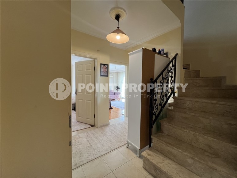 Просторная двухуровневая квартира 4+1, общей площадью 200 м2, в нескольких минутах ходьбы от центра Аланьи-id-6786-фото-9