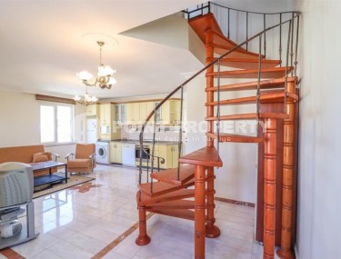 Двухуровневая квартира 1+1, общей площадью 75 м2, на 4-м этаже с мансардой в центре Аланьи-id-6813-фото-3