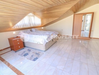 Двухуровневая квартира 1+1, общей площадью 75 м2, на 4-м этаже с мансардой в центре Аланьи-id-6813-фото-4