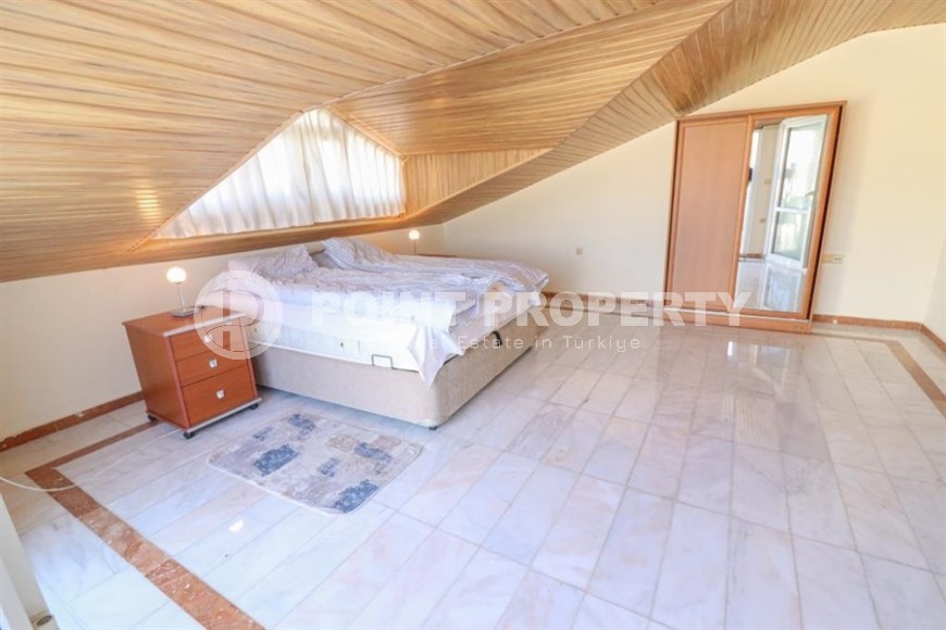 Двухуровневая квартира 1+1, общей площадью 75 м2, на 4-м этаже с мансардой в центре Аланьи-id-6813-фото-4