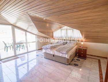 Двухуровневая квартира 1+1, общей площадью 75 м2, на 4-м этаже с мансардой в центре Аланьи-id-6813-фото-5