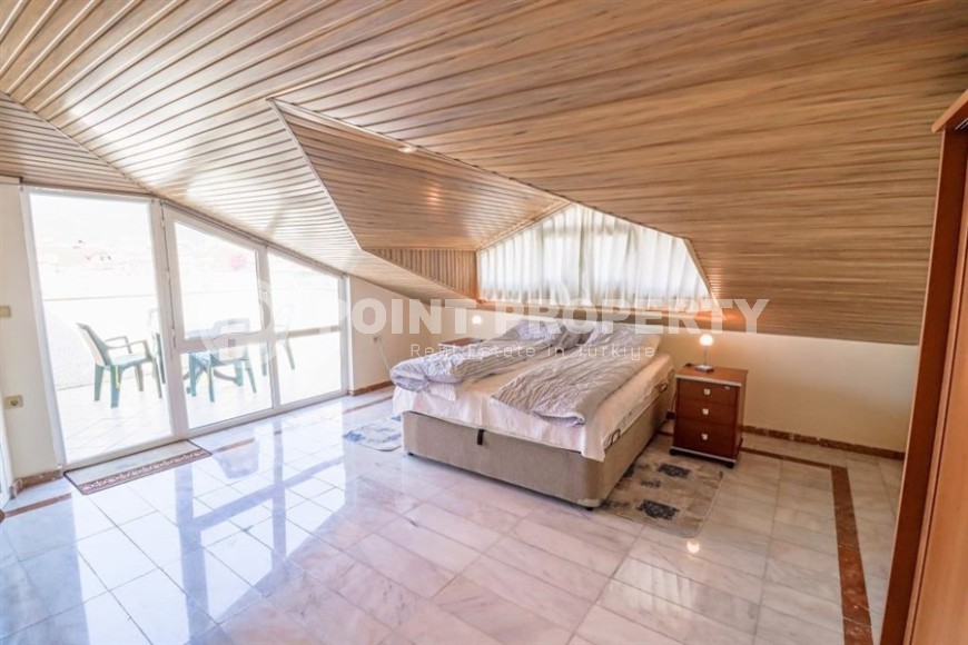 Двухуровневая квартира 1+1, общей площадью 75 м2, на 4-м этаже с мансардой в центре Аланьи-id-6813-фото-5