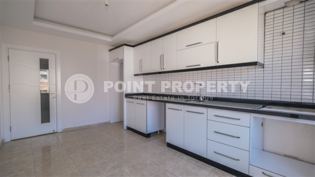 Five-room penthouse, 230m² with mountain views in a complex with a swimming pool in Cikcilli, Alanya-id-1533-photo-3