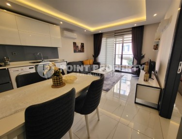 Квартира с современным дизайном, мебелью и новой бытовой техникой, в 850 метрах от моря, в центре Аланьи-id-6818-фото-2