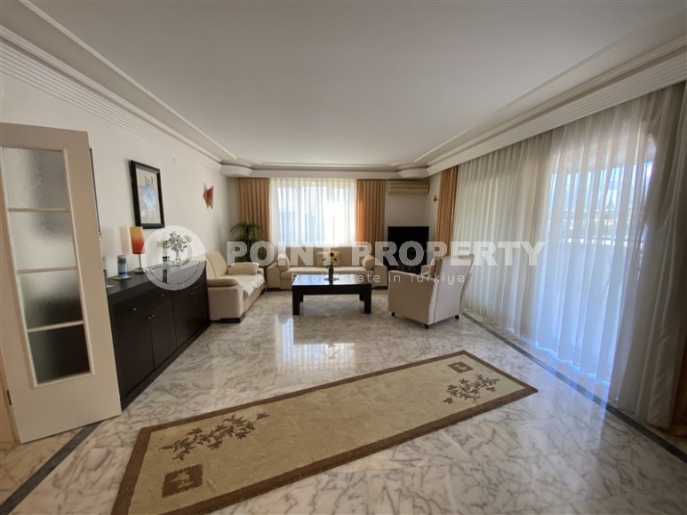 Просторная квартира 2+1, общей площадью 135 м2, в центре современного района Аланьи - Махмутлар-id-6842-фото-1