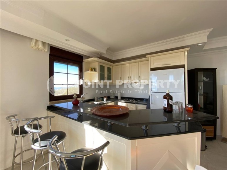 Spacious 3-storey villa with a pool and garden, in the popular resort area of Alanya - Incekum-id-6867-photo-8