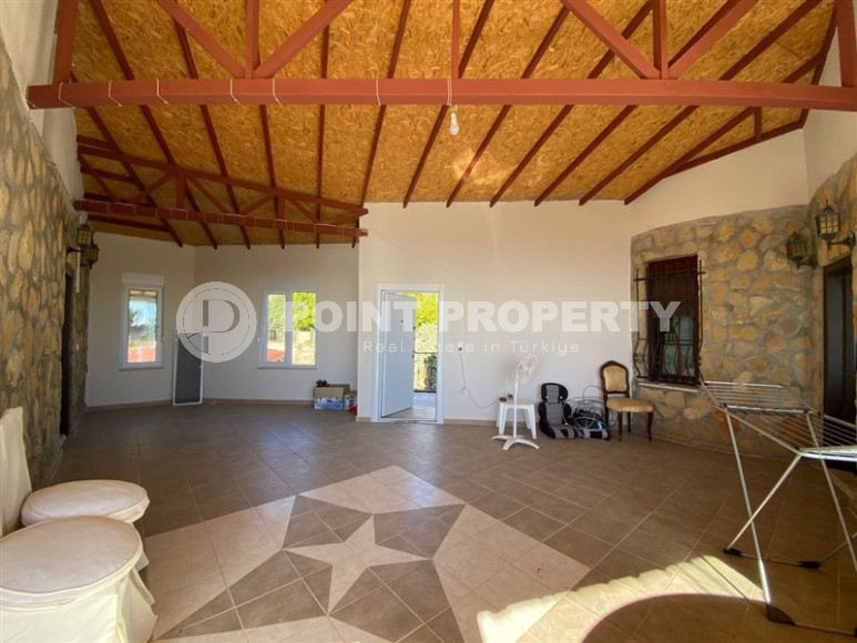 Spacious 3-storey villa with a pool and garden, in the popular resort area of Alanya - Incekum-id-6867-photo-14