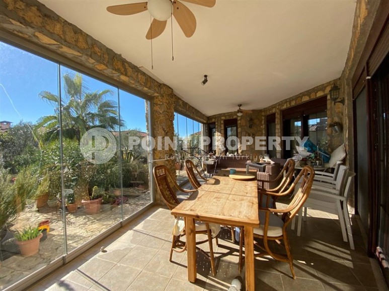 Spacious 3-storey villa with a pool and garden, in the popular resort area of Alanya - Incekum-id-6867-photo-19